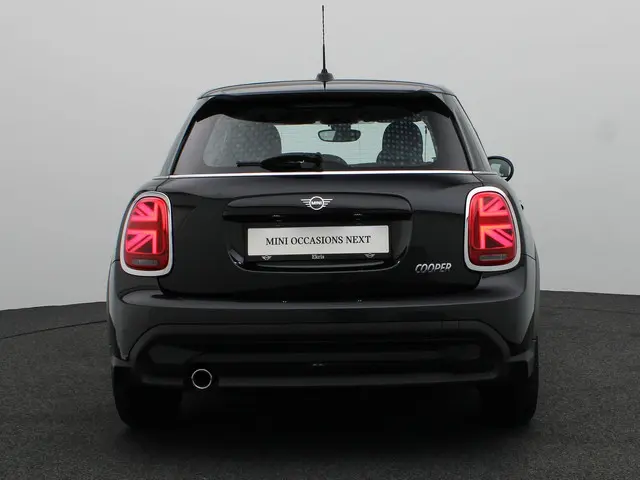 MINI 5-Deurs Cooper 2023 Benzine 5