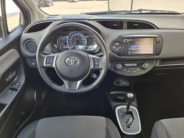 Toyota Yaris 1.5 Hybrid 2017 Hybride Benzine 13