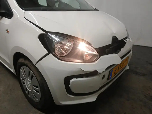 Volkswagen up! 1.0 take up! BlueMotion - Schade 2013 Benzine 8