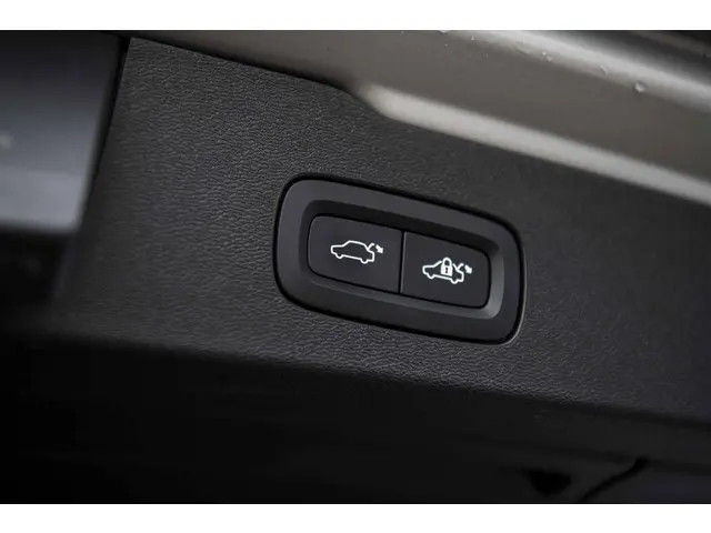 Volvo V60 2.0 B4 Plus Dark 2023 Benzine 37