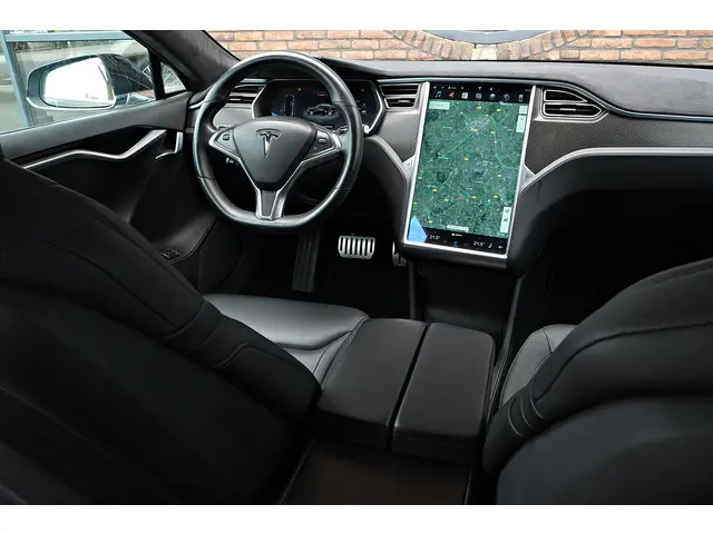 Tesla Model S 3