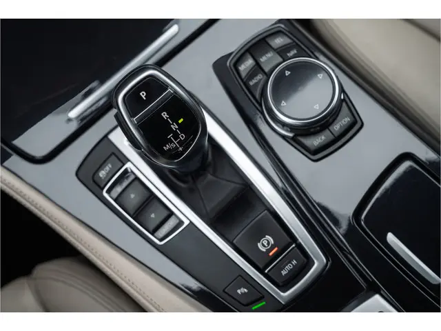 BMW 5 Serie 528i High Executive | 2013 Benzine 13