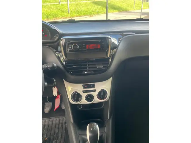 Peugeot 208 1.2 PureTech Access 2018 Benzine 8