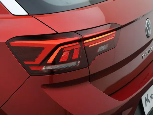 Volkswagen T-Roc 1.0TSI/110PK Life 2023 Benzine 31