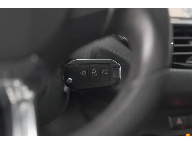 Peugeot 2008 PureTech 110 Blue Lion 2017 Benzine 13