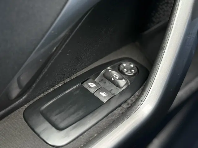 Peugeot 2008 1.2 PureTech Blue Lion 2017 Benzine 23