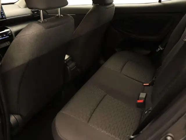Toyota Yaris Cross 1.5 Hybrid Active 2024 Hybride Benzine 6