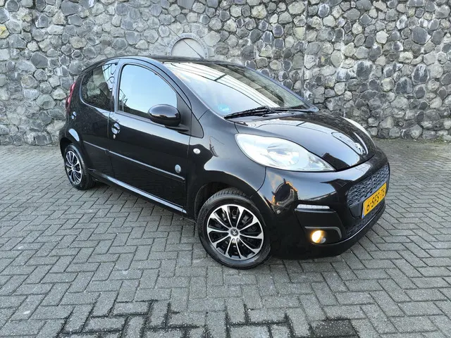 Peugeot 107 1.0 Envy 2013 Benzine 27