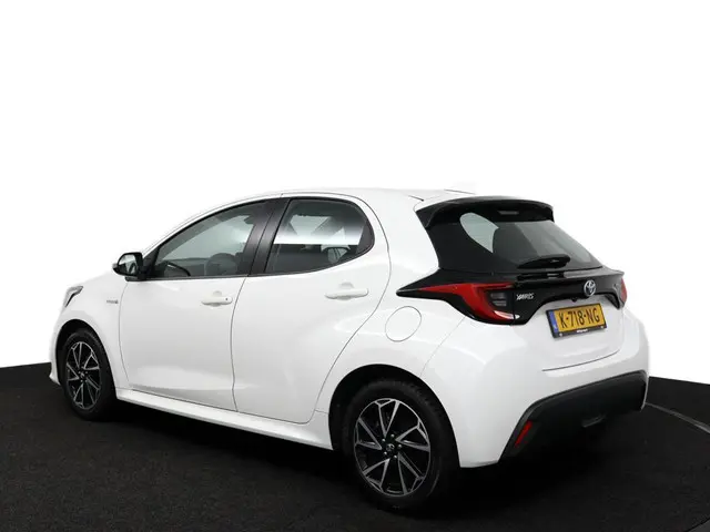 Toyota Yaris 1.5 Hybrid Dynamic 2021 Hybride Benzine 12