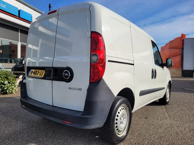 Opel Combo 1.3 CDTi L1H1 Edition 2017 Diesel 12