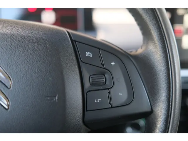 Citroën C4 Cactus 1.2 PureTech Shine 2017 Benzine 37