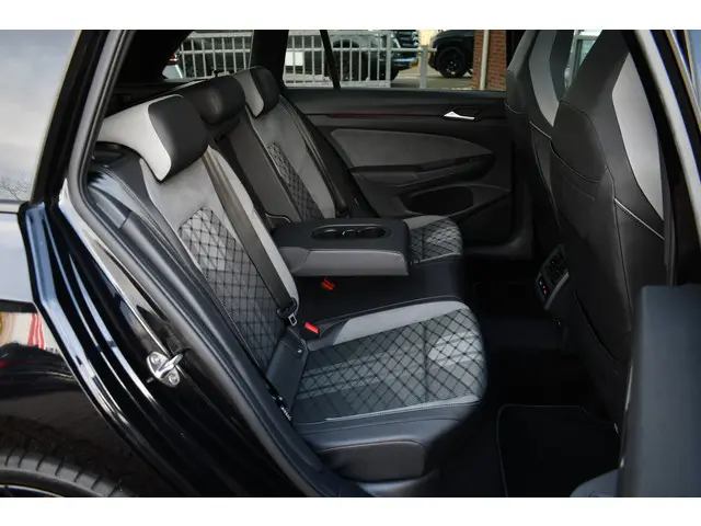 Volkswagen Golf Variant 1.5 eTSI R-Line 2021 Benzine 24