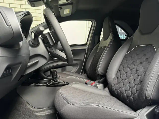 Toyota Aygo X 1.0 VVT-i S-CVT JBL automaat 2025 Benzine 11