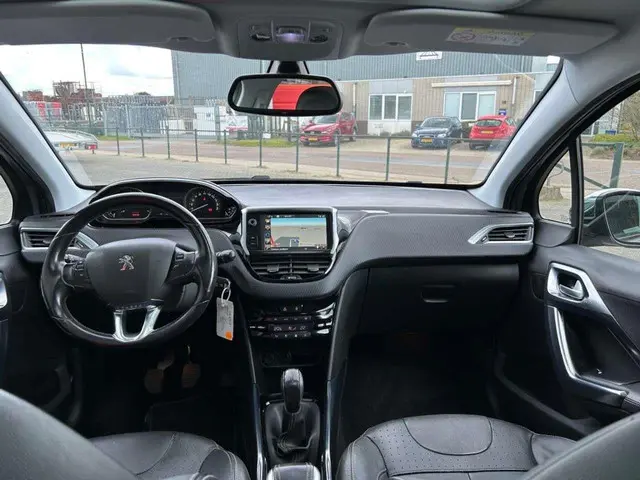 Peugeot 2008 1.2 PureTech Allure 2015 Benzine 16