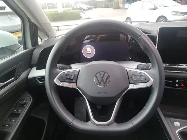 Volkswagen Golf 1.5 TSI Oranje Edition 2025 Benzine 16