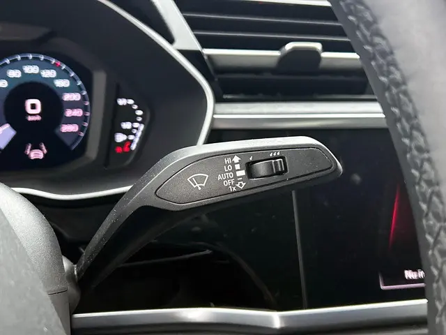 Audi Q3 45 TFSI e Edition 2022 Hybride Benzine 12