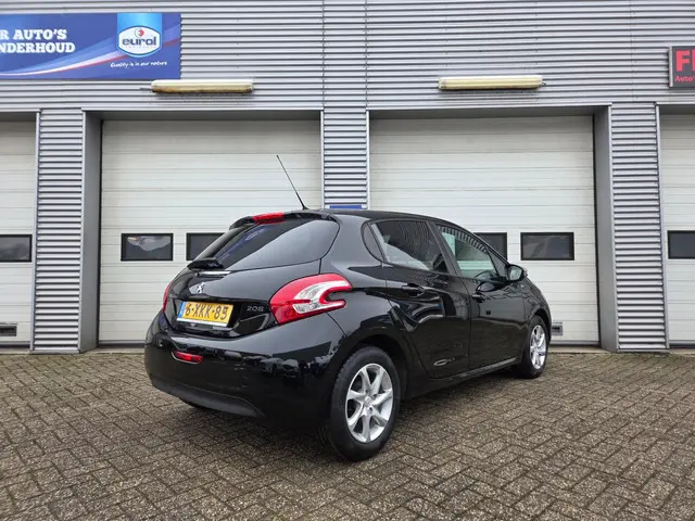 Peugeot 208 1.2 VTi Style 2014 Benzine 8
