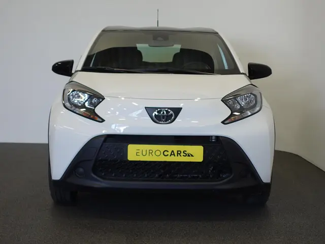 Toyota Aygo X 1.0 VVT-i S-CVT Aut. Play 2024 Benzine 32