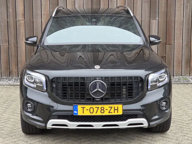 Mercedes-Benz GLB 180 Business Line 2023 Benzine 4