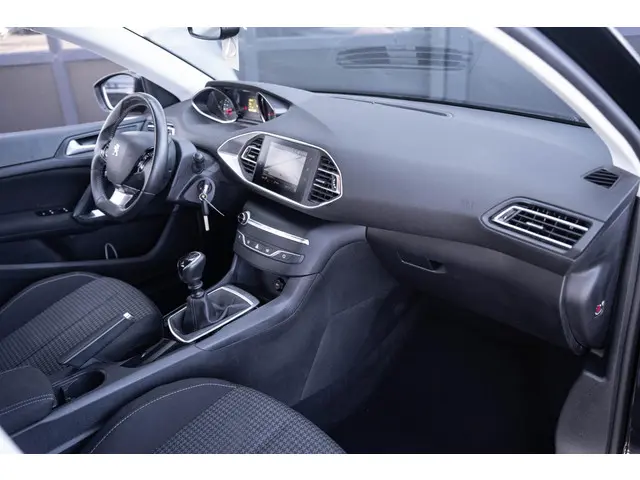 Peugeot 308 1.5 HDI Active Pack 2020 Diesel 28