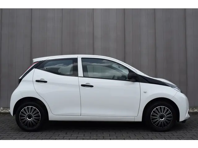 Toyota Aygo 1.0 VVT-i 5Drs X-Now 2016 Benzine 4