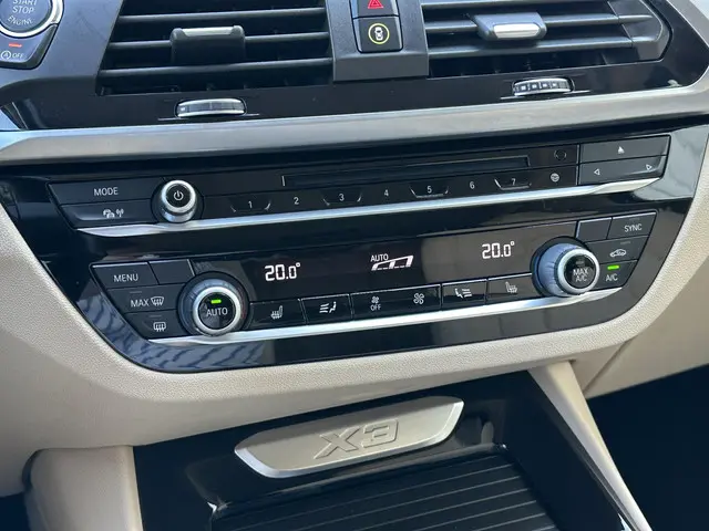 BMW X3 xDrive20i High Executive 2018 Benzine 39