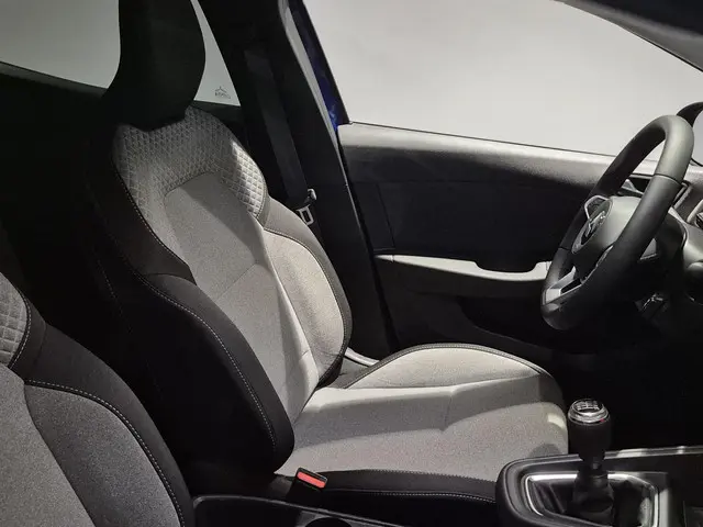 Mitsubishi Colt 1.0T Intense 2024 Benzine 7