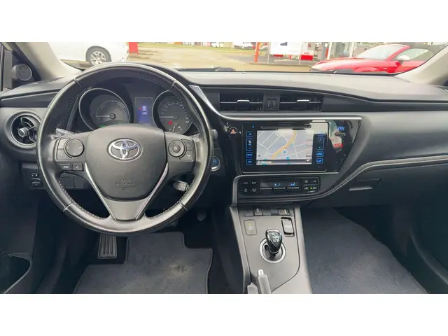 Toyota Auris 1.8 Hybrid Aspiration 2016 Hybride Benzine 8