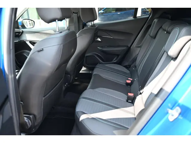 Peugeot 2008 1.2 PureTech Allure Pack 2021 Benzine 12