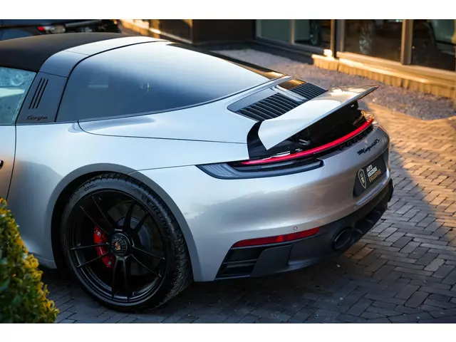 Porsche 911 3.0 Targa 4 GTS 2023 Benzine 39
