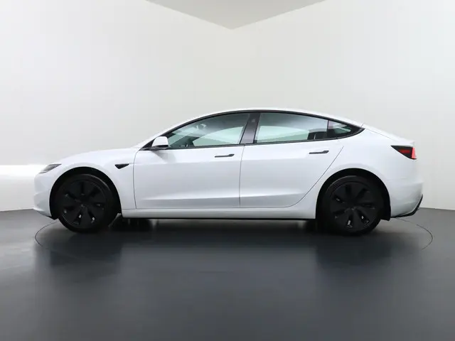 Tesla Model 3 RWD 60 kWh 2024 Elektrisch 4
