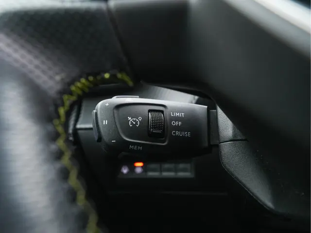 Peugeot e-2008 EV GT 50 kWh {SOH-91%} 2020 Elektrisch 20