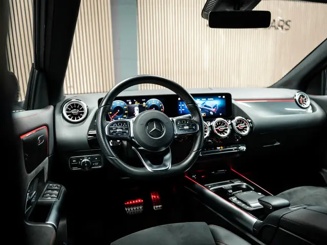 Mercedes-Benz GLA 200 AMG Line 2023 Benzine 28