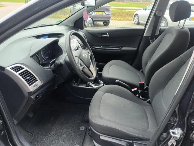 Hyundai i20 1.2i Business Edition Airco 2012 Benzine 5