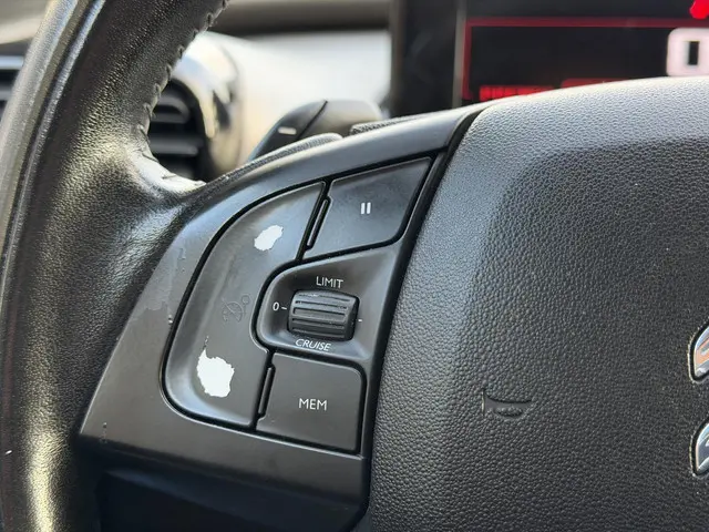 Citroën C4 Cactus 1.2 PureTech Shine 2016 Benzine 18