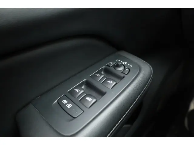 Volvo V60 T6 Recharge Plus Dark 2023 Hybride Benzine 7