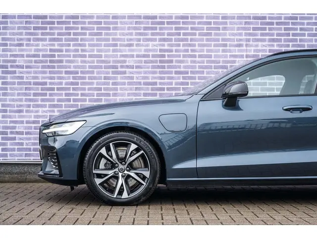 Volvo V60 T6 Recharge AWD R-Design 2022 Hybride Benzine 14