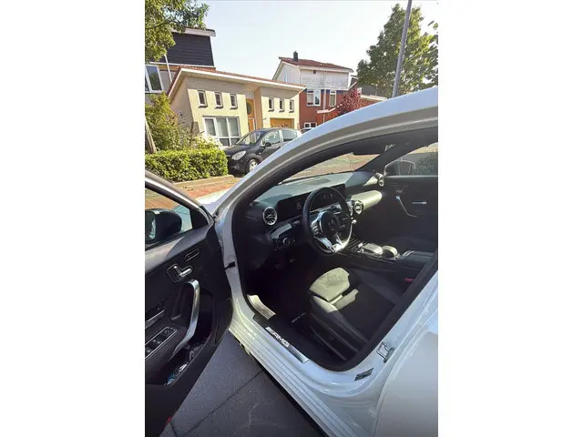 Mercedes-Benz A-Klasse AMG 35 4MATIC 2020 Benzine 15