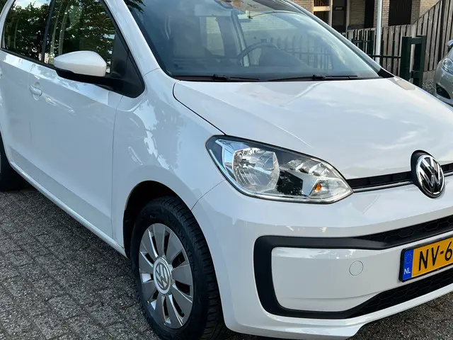 Volkswagen up! 1.0 BMT move up! NL-AUTO-NAP. 2017 Benzine 6