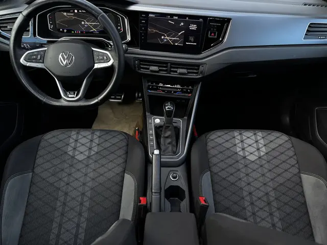 Volkswagen Polo 1.0 TSI 3X R-Line Business 2022 Benzine 18