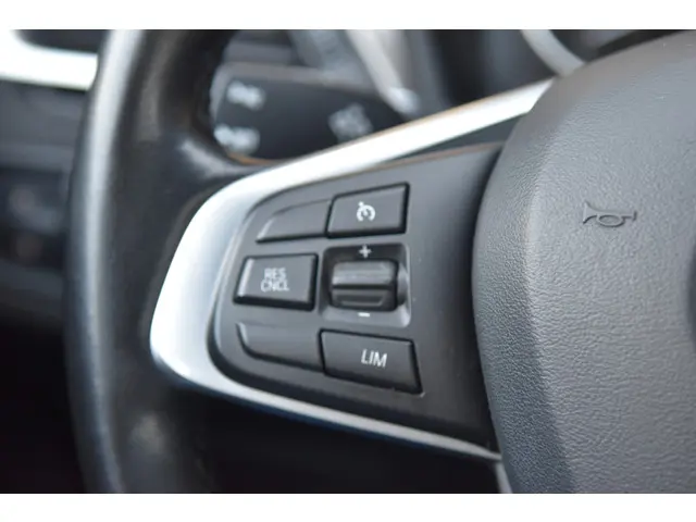 BMW X1 xDrive20i Executive 2017 Benzine 14