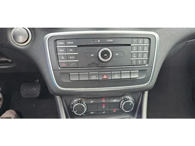 Mercedes-Benz A-Klasse 160 Business 2017 Benzine 24