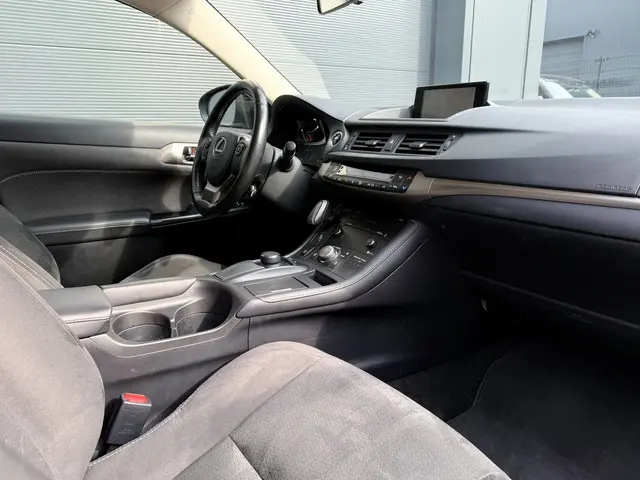 Lexus CT 200h Business Line 2018 Hybride Benzine 15