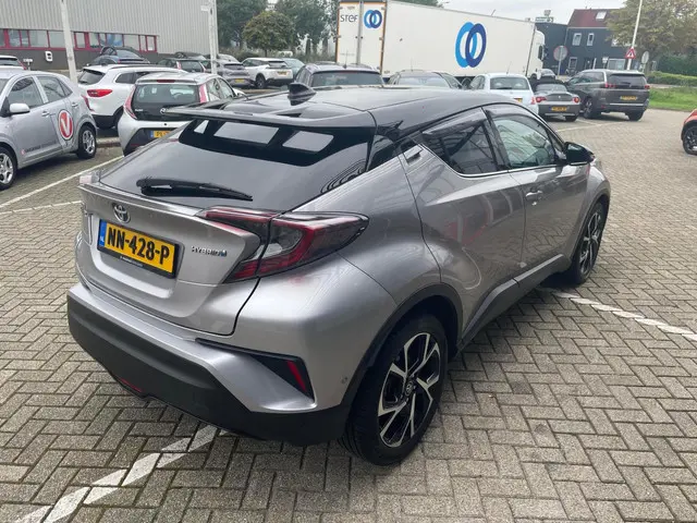 Toyota C-HR 2