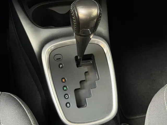 Toyota Yaris 1.5 Hybrid Aspiration 2016 Hybride Benzine 13