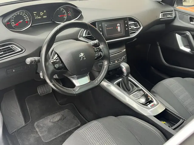 Peugeot 308 PureTech 130 EAT6 Allure 2018 Benzine 3