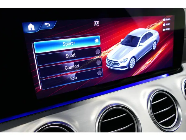 Mercedes-Benz E-Klasse 200 AMG Line 2020 Benzine 13