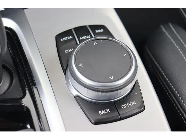 BMW X3 xDrive20i High Executive 2019 Benzine 24