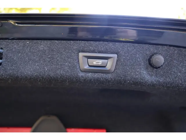 BMW 5 Serie M550i xDrive Executive 2018 Benzine 50