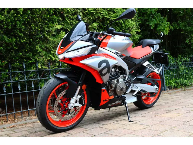 Aprilia Tuono 660 2